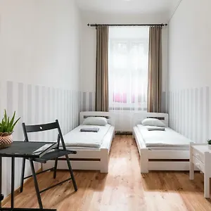 https://gold-crown-apartment-24-h-check-in-wi-fi.krakowhotelspoland.com